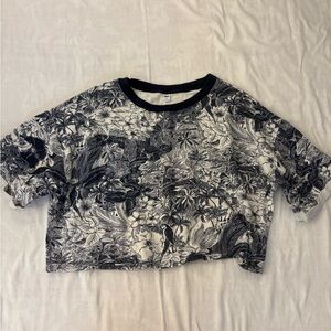 Old Navy Navy and White Floral Short Sleeve Tee Size XXL Hawaiian Cropped